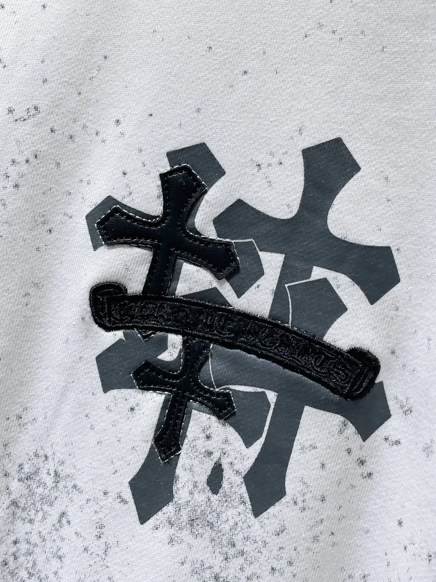 P230 Chrome Hearts Autumn and Winter 2025 are on sale simultaneously at counters. High-weight, environmentally friendly and high-quality top-quality fabrics. Starry sky cross patchwork leather embroidered crew neck sweatshirt. Imported environmentally friendly glue printing and dyeing. Simultaneous counter sales. 1:1 replica version. Recommended colors: black and white. Size: S, M, L, XL.